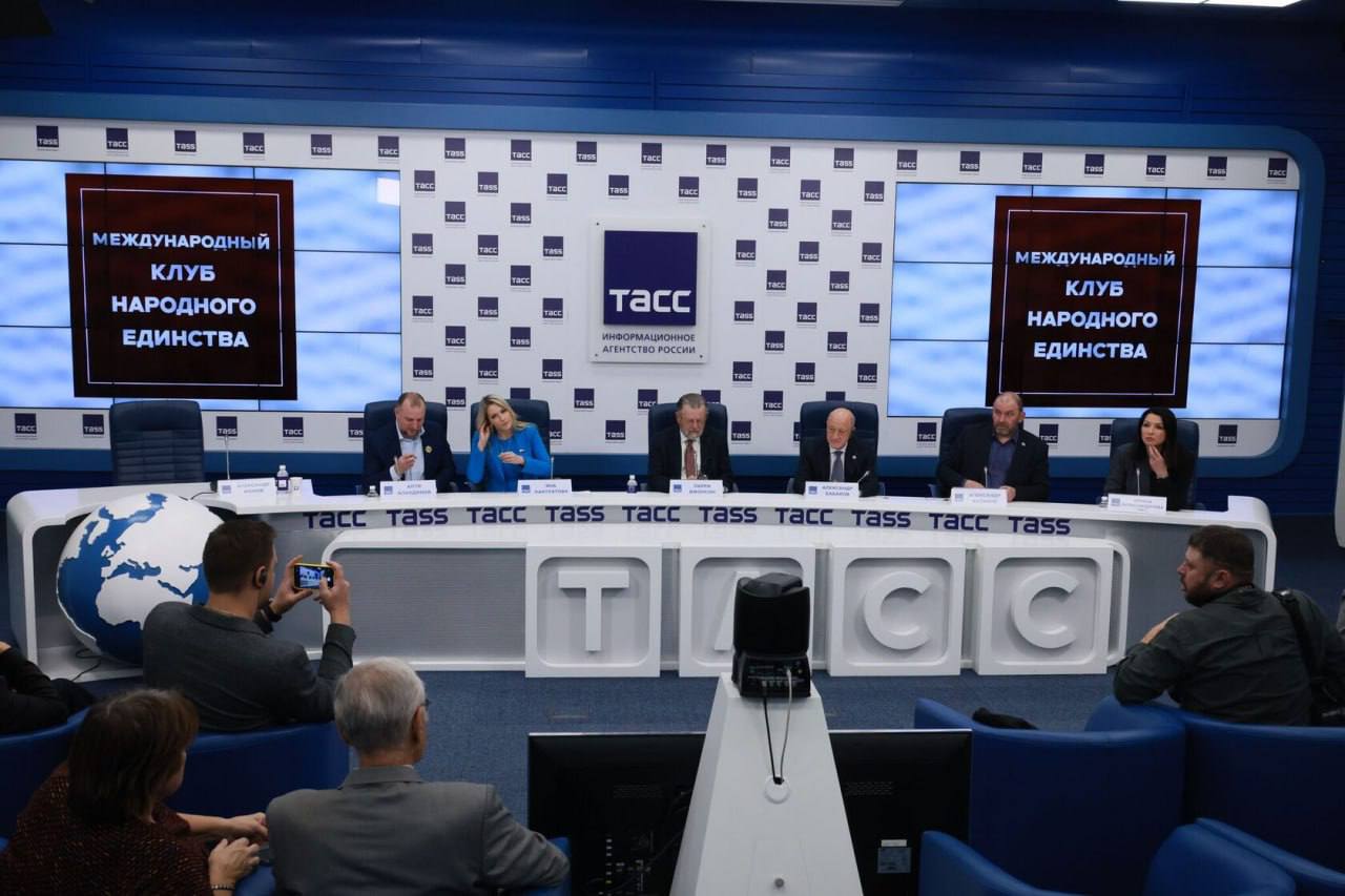 Успешное завершение медиафорума «Неделя с Ларри Джонсоном в Москве»: итоговая пресс-конференция в ТАСС