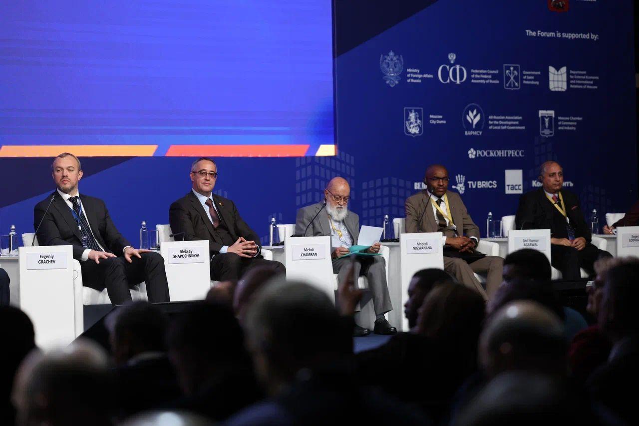 Алексей Шапошников: На пленарной сессии «Стратегии развития умных городов: управление инфраструктурой» выступил с докладом о законодательных аспектах цифровой трансформации мегаполисов и важности межпарламентского... Алексей Шапошников: На пленарной сессии «Стратегии развития умных городов: управление инфраструктурой» выступил с докладом о законодательных аспектах цифровой трансформации мегаполисов и важности межпарламентского...