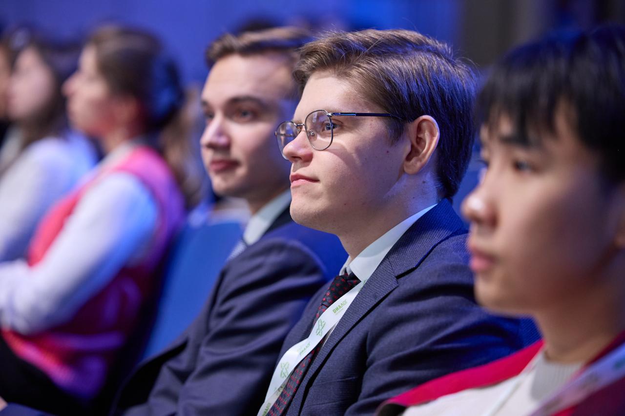 «Чтобы сохранить нашу культуру, наш менталитет, нашу религию, нужно создать наш суверенный искусственный интеллект С одной стороны, есть униполярный, однополярный, глобалистский искусственный интеллект, а с другой стороны... «Чтобы сохранить нашу культуру, наш менталитет, нашу религию, нужно создать наш суверенный искусственный интеллект С одной стороны, есть униполярный, однополярный, глобалистский искусственный интеллект, а с другой стороны...