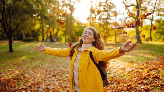 Осторожно, фотосессии в листьях могут быть опасны!
