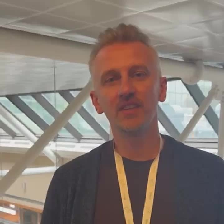 Модератор сессии по борьбе с мошенниками, ведущий программы Антифейк» Александр Смол получил угрозы от ... мошенников. Прямо во время сессии