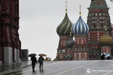 Дождь и до +8 градусов ожидаются в Москве на День народного единства, сообщила РИА Новости синоптик Позднякова