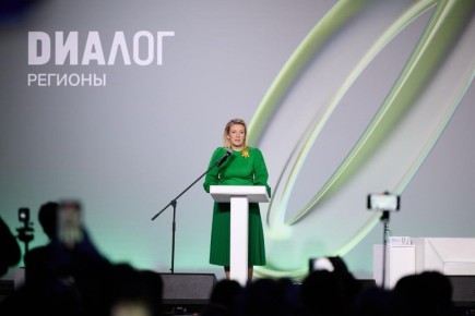 Западный мир остается главным генератором дезинформации, а технологии, в том числе ИИ, становятся новым способом в порабощении мира, заявила официальный представитель МИД России Мария Захарова на международном форуме «Диалог...