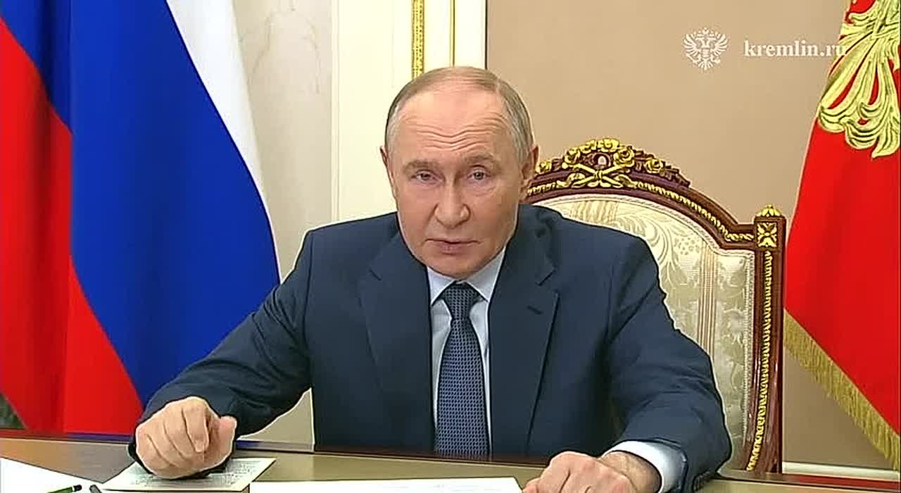 Россияне пока едят недостаточно морепродуктов, заявил Путин