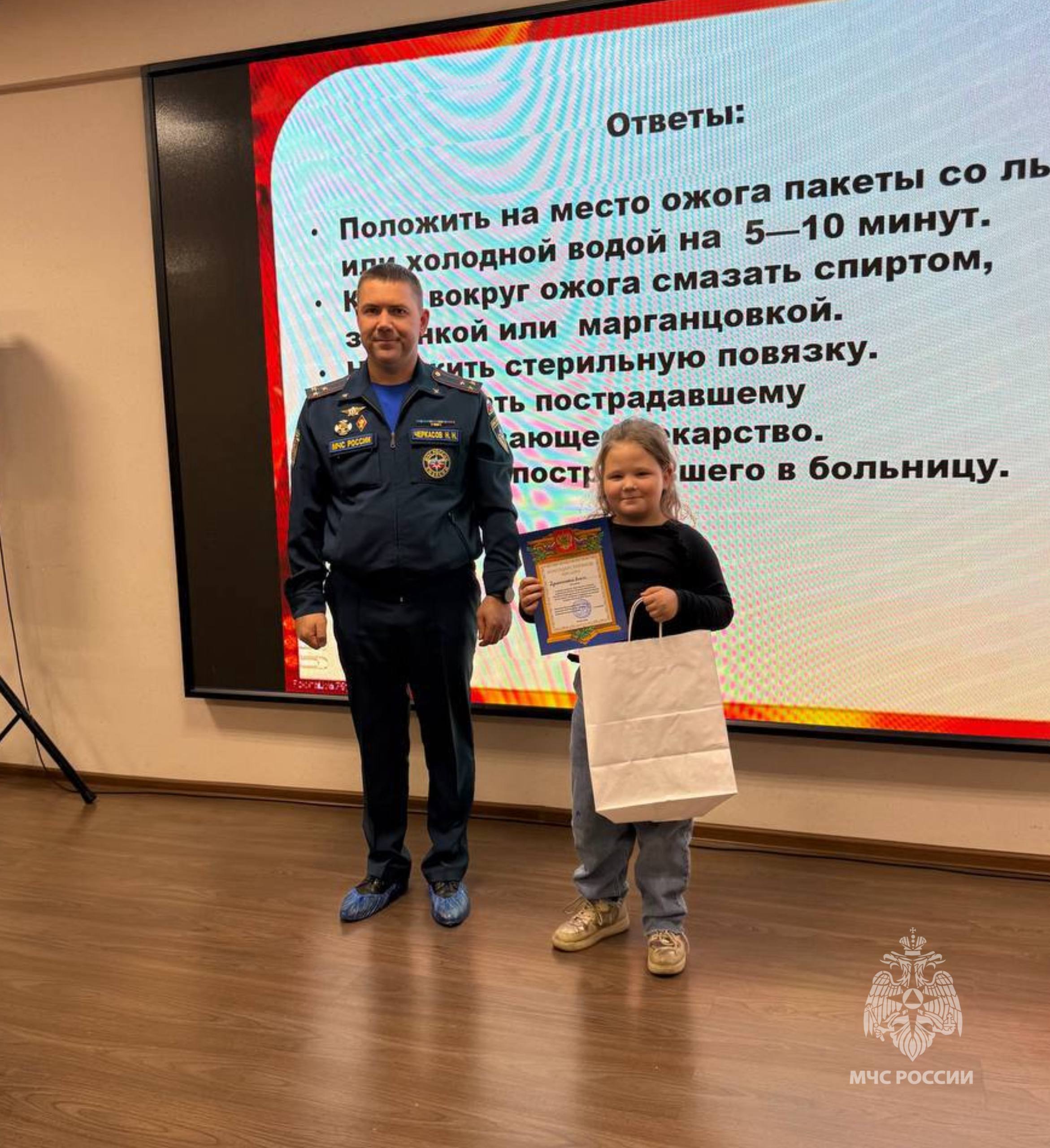 Труд тяжелый и опасный. В семейном центре «Согласие» совместно с Управлением по СЗАО ГУ МЧС России по г. Москве прошел конкурс среди детей и подростков «Труд тяжелый и опасный», посвященный 35-летию МЧС России Труд тяжелый и опасный. В семейном центре «Согласие» совместно с Управлением по СЗАО ГУ МЧС России по г. Москве прошел конкурс среди детей и подростков «Труд тяжелый и опасный», посвященный 35-летию МЧС России