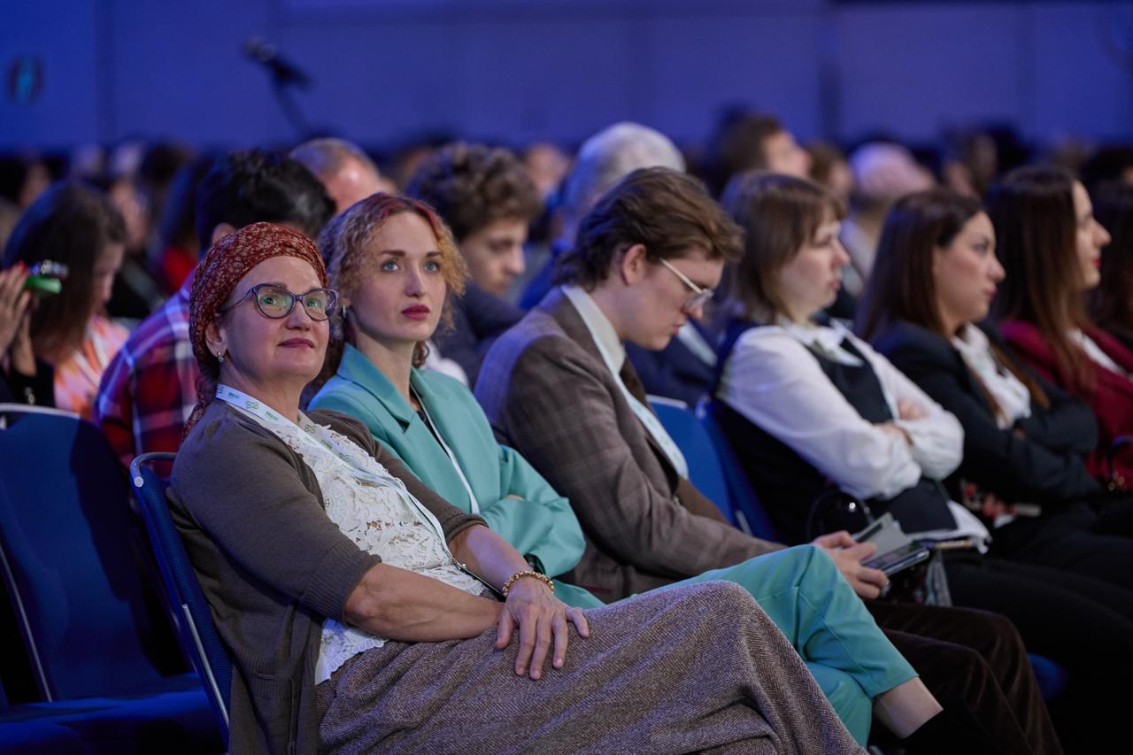 «Чтобы сохранить нашу культуру, наш менталитет, нашу религию, нужно создать наш суверенный искусственный интеллект С одной стороны, есть униполярный, однополярный, глобалистский искусственный интеллект, а с другой стороны... «Чтобы сохранить нашу культуру, наш менталитет, нашу религию, нужно создать наш суверенный искусственный интеллект С одной стороны, есть униполярный, однополярный, глобалистский искусственный интеллект, а с другой стороны...