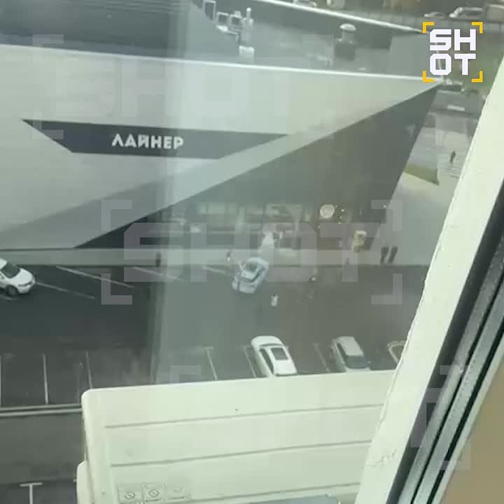 Chery влетел в торговый центр в Новой Москве и протаранил местную кофейню