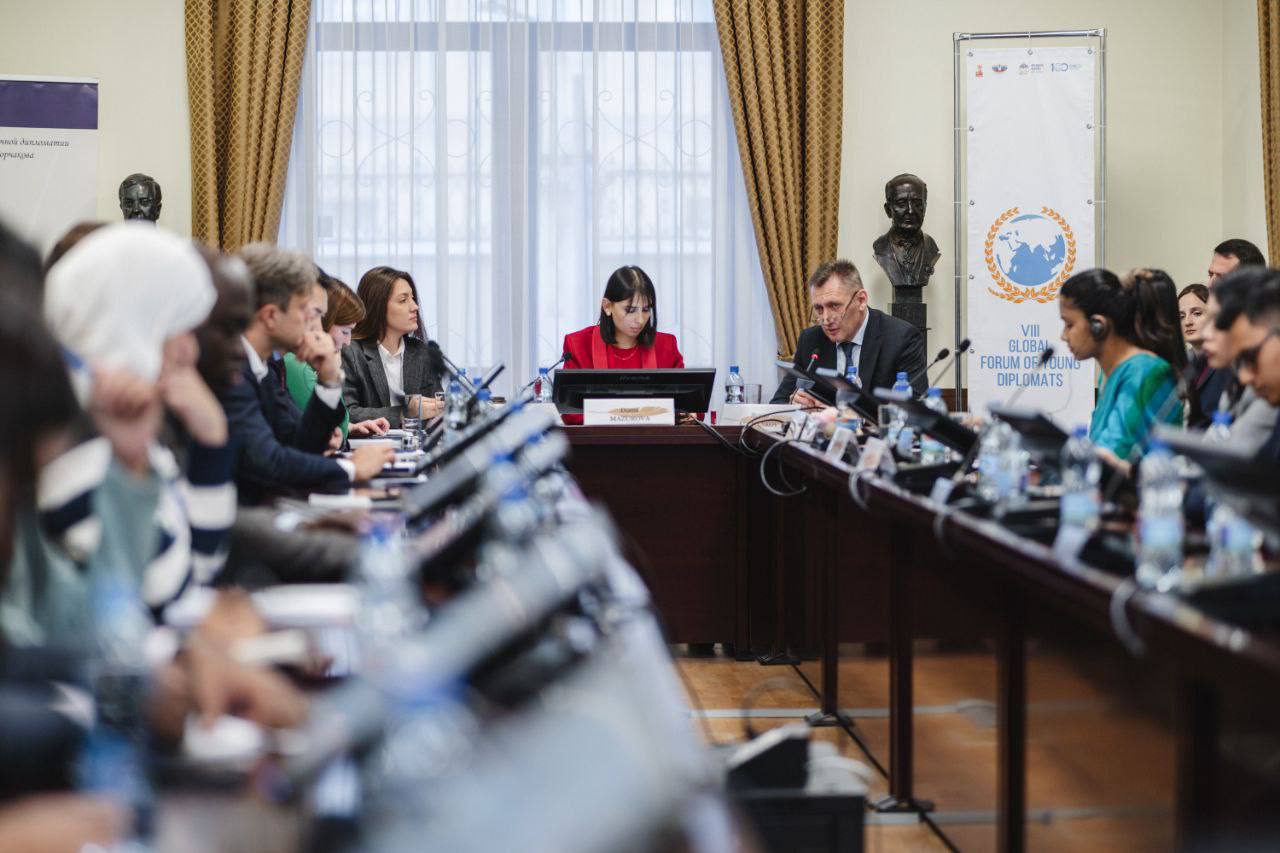 23-28 октября Совет молодых дипломатов МИД России провел «на полях» Международного форума сотрудничества, посвященного 100-летию народной дипломатии VIII Глобальный форум молодых дипломатов, собравший более 130 делегатов из... 23-28 октября Совет молодых дипломатов МИД России провел «на полях» Международного форума сотрудничества, посвященного 100-летию народной дипломатии VIII Глобальный форум молодых дипломатов, собравший более 130 делегатов из...