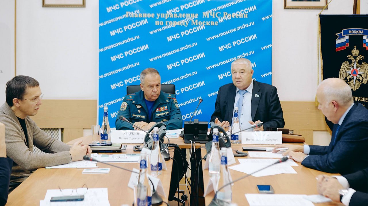 Руководитель фракции партии «Единая Россия», председатель комиссии МГД по безопасности, законодательству и регламенту Александр Семенников принял участие в расширенном заседании комиссии Общественной палаты Москвы по... Руководитель фракции партии «Единая Россия», председатель комиссии МГД по безопасности, законодательству и регламенту Александр Семенников принял участие в расширенном заседании комиссии Общественной палаты Москвы по...