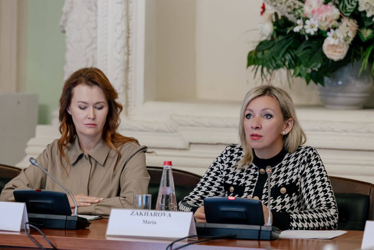 23-28 октября Совет молодых дипломатов МИД России провел «на полях» Международного форума сотрудничества, посвященного 100-летию народной дипломатии VIII Глобальный форум молодых дипломатов, собравший более 130 делегатов из... 23-28 октября Совет молодых дипломатов МИД России провел «на полях» Международного форума сотрудничества, посвященного 100-летию народной дипломатии VIII Глобальный форум молодых дипломатов, собравший более 130 делегатов из...