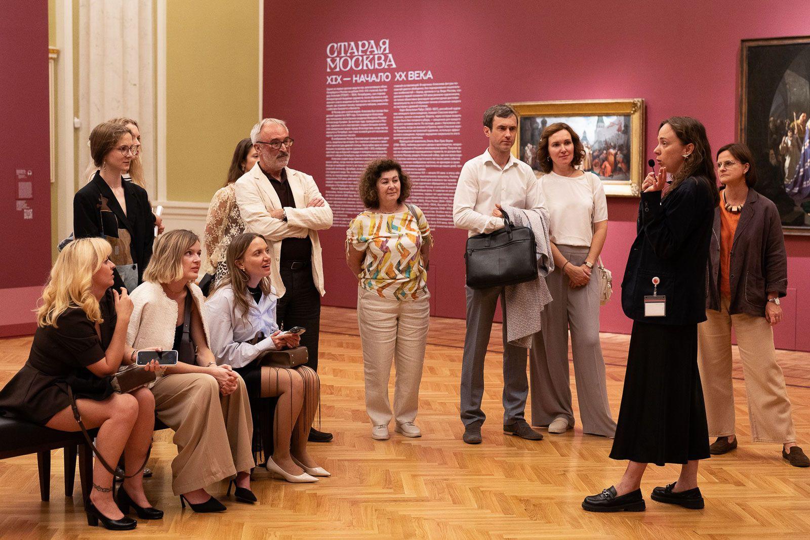 В День народного единства единства в столице подготовили более 400 мероприятий В День народного единства единства в столице подготовили более 400 мероприятий