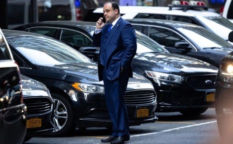 В последние годы особое влияние в окружении президента Дональда Трампа получил 43-летний юрист Борис Эпштейн, родившийся в Москве, рассказал журналист ABC News Джонатан Карл в своей книге «Возмездие: Дональд Трамп и...