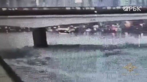 В Москве задержали 23-летнего зацепера, который спрыгнул в Москву-реку с крыши вагона электропоезда