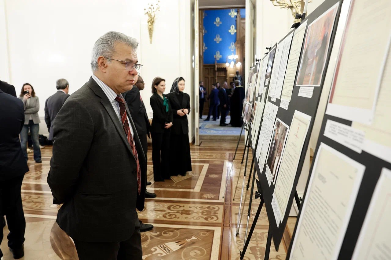 30 октября заместитель Министра иностранных дел Российской Федерации С.В.Вершинин принял участие в церемонии открытия выставки в Большом особняке МИД России, посвящённой 40-летию установления дипломатических отношений между... 30 октября заместитель Министра иностранных дел Российской Федерации С.В.Вершинин принял участие в церемонии открытия выставки в Большом особняке МИД России, посвящённой 40-летию установления дипломатических отношений между...