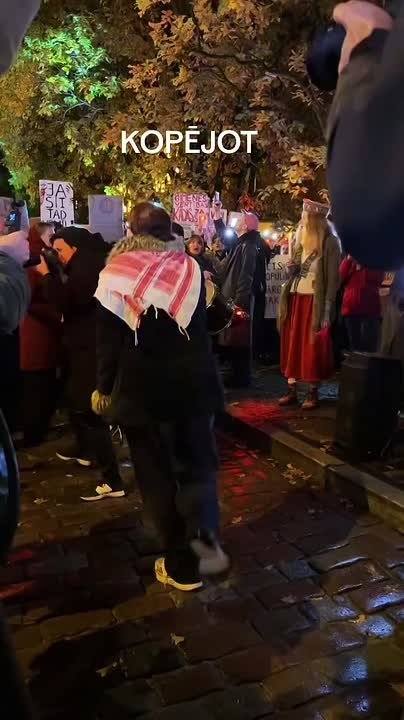 В Риге под флагами ЛГБТ* прошла крупнейшая за последнее время акция протеста