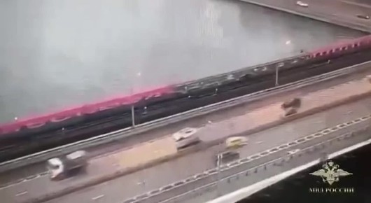 На станции Технопарк 23 летний парень из Химок залез на крышу вагона метро и поехал в сторону Коломенской