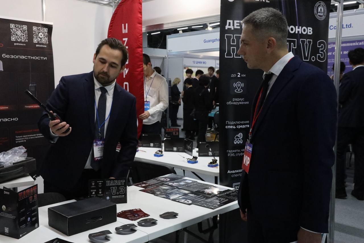 Руководящий состав УТ МВД России по ЦФО оценил перспективные технологии для обеспечения безопасности на выставке «Интерполитех-2025» XXIX Международная выставка «Интерполитех» - крупнейшее в России конгрессно-выставочное... Руководящий состав УТ МВД России по ЦФО оценил перспективные технологии для обеспечения безопасности на выставке «Интерполитех-2025» XXIX Международная выставка «Интерполитех» - крупнейшее в России конгрессно-выставочное...