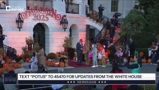 Чета Трампов раздаёт сладости детям возле Белого дома под зловещую музыку