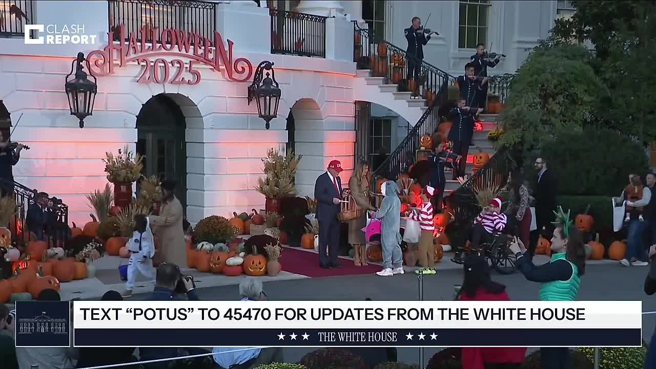 Чета Трампов раздаёт сладости детям возле Белого дома под зловещую музыку