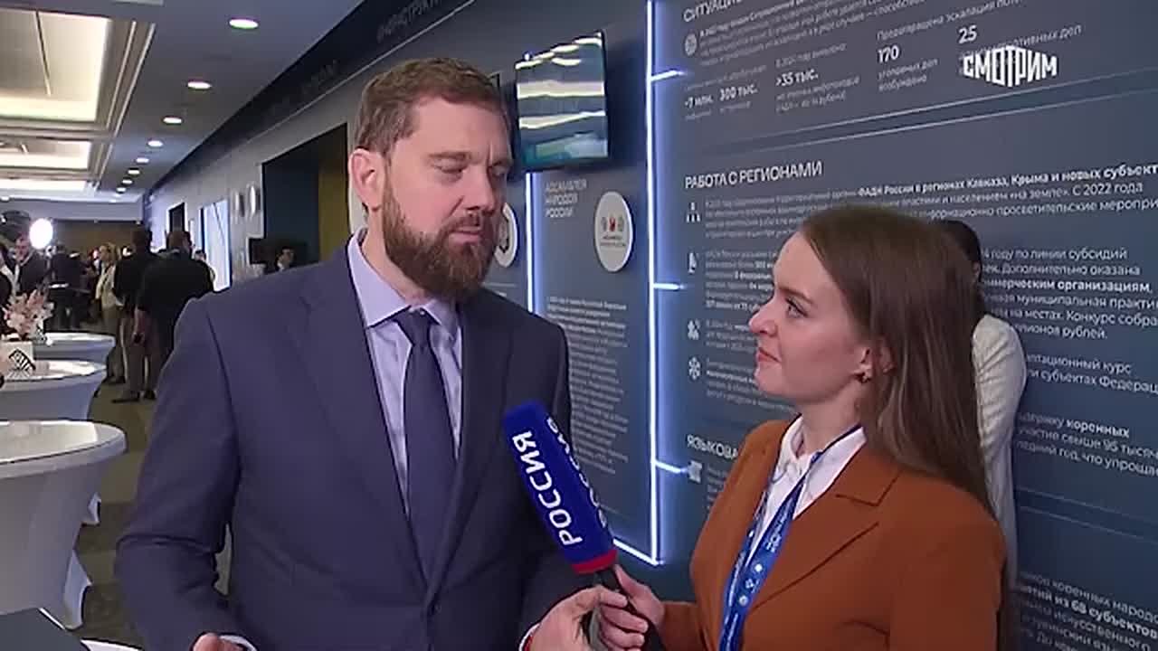 Традиционные духовно-нравственные ценности и защита исторической памяти — эти вопросы обсуждают в Москве на Международном фестивале "Народы России и СНГ"