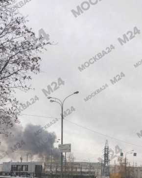 Пожар на юге Москвы.. Автосервис горит на 6-й Радиальной улице. На месте уже работает МЧС