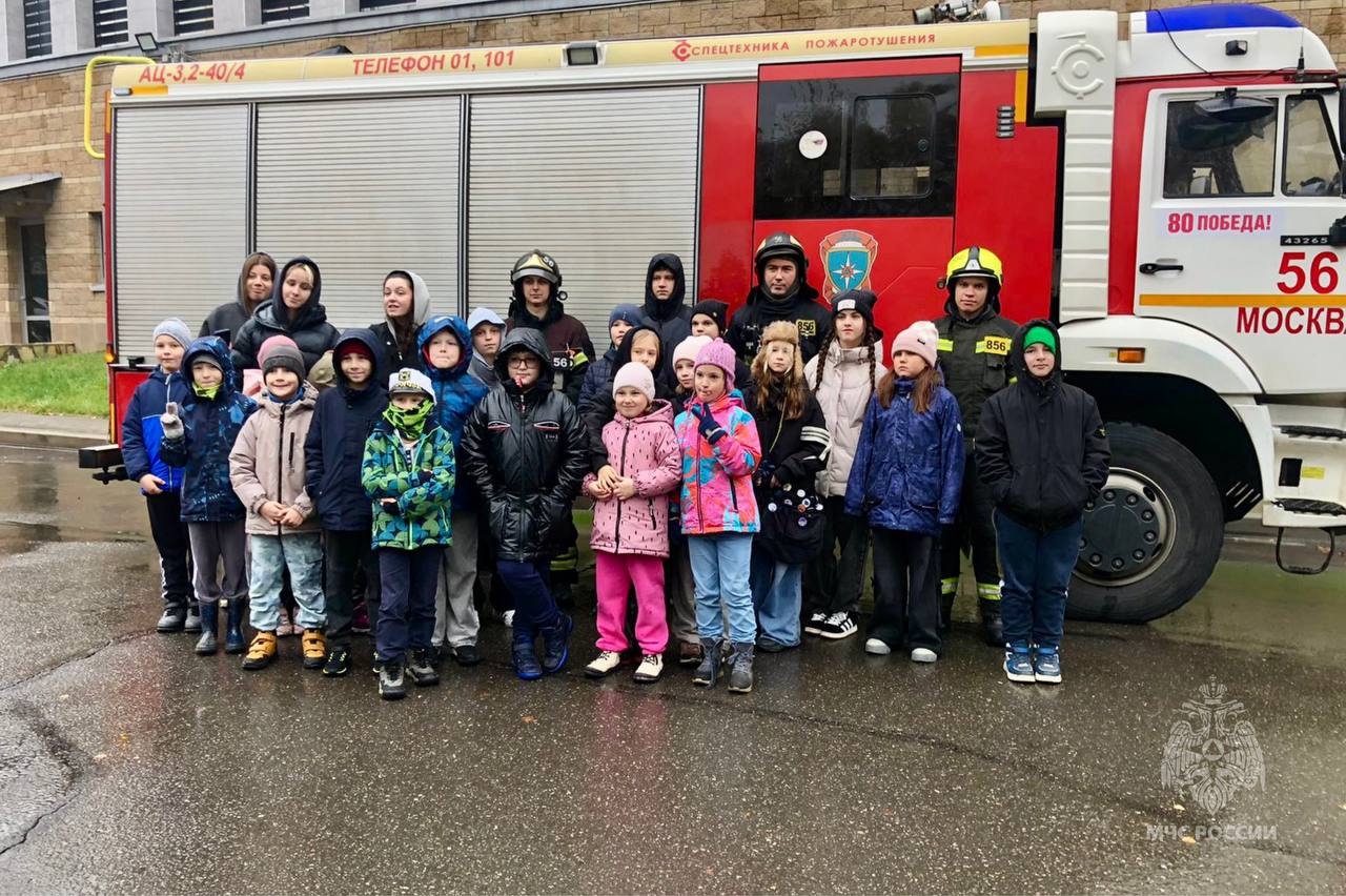 Каникулы без происшествий. В период школьных каникул сотрудники МЧС России профилактическую работу, проводя уроки безопасности в общеобразовательных учреждениях столицы Каникулы без происшествий. В период школьных каникул сотрудники МЧС России профилактическую работу, проводя уроки безопасности в общеобразовательных учреждениях столицы