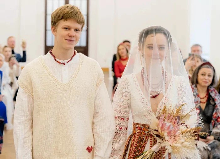 Кто избранница? Вампир Женёк и Якушев из «Папиных дочек» женился Кто избранница? Вампир Женёк и Якушев из «Папиных дочек» женился