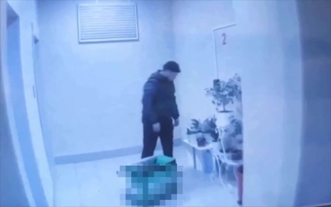 Курьер с широким спектром услуг — доставка и вынос одновременно