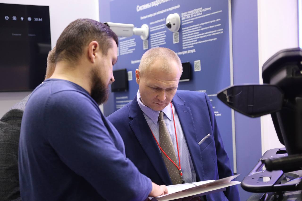 Руководящий состав УТ МВД России по ЦФО оценил перспективные технологии для обеспечения безопасности на выставке «Интерполитех-2025» XXIX Международная выставка «Интерполитех» - крупнейшее в России конгрессно-выставочное... Руководящий состав УТ МВД России по ЦФО оценил перспективные технологии для обеспечения безопасности на выставке «Интерполитех-2025» XXIX Международная выставка «Интерполитех» - крупнейшее в России конгрессно-выставочное...