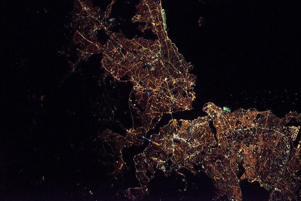 Ночные огни Земли. Вот Подборка на космическую тему, показывающая, как выглядит наша планета после захода Солнца Ночные огни Земли. Вот Подборка на космическую тему, показывающая, как выглядит наша планета после захода Солнца