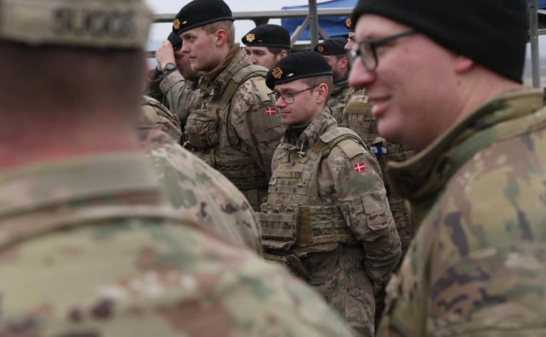 Дания усиливает свое военное присутствие в Гренландии из-за опасений возможного военного столкновения с Россией, пишет Bloomberg