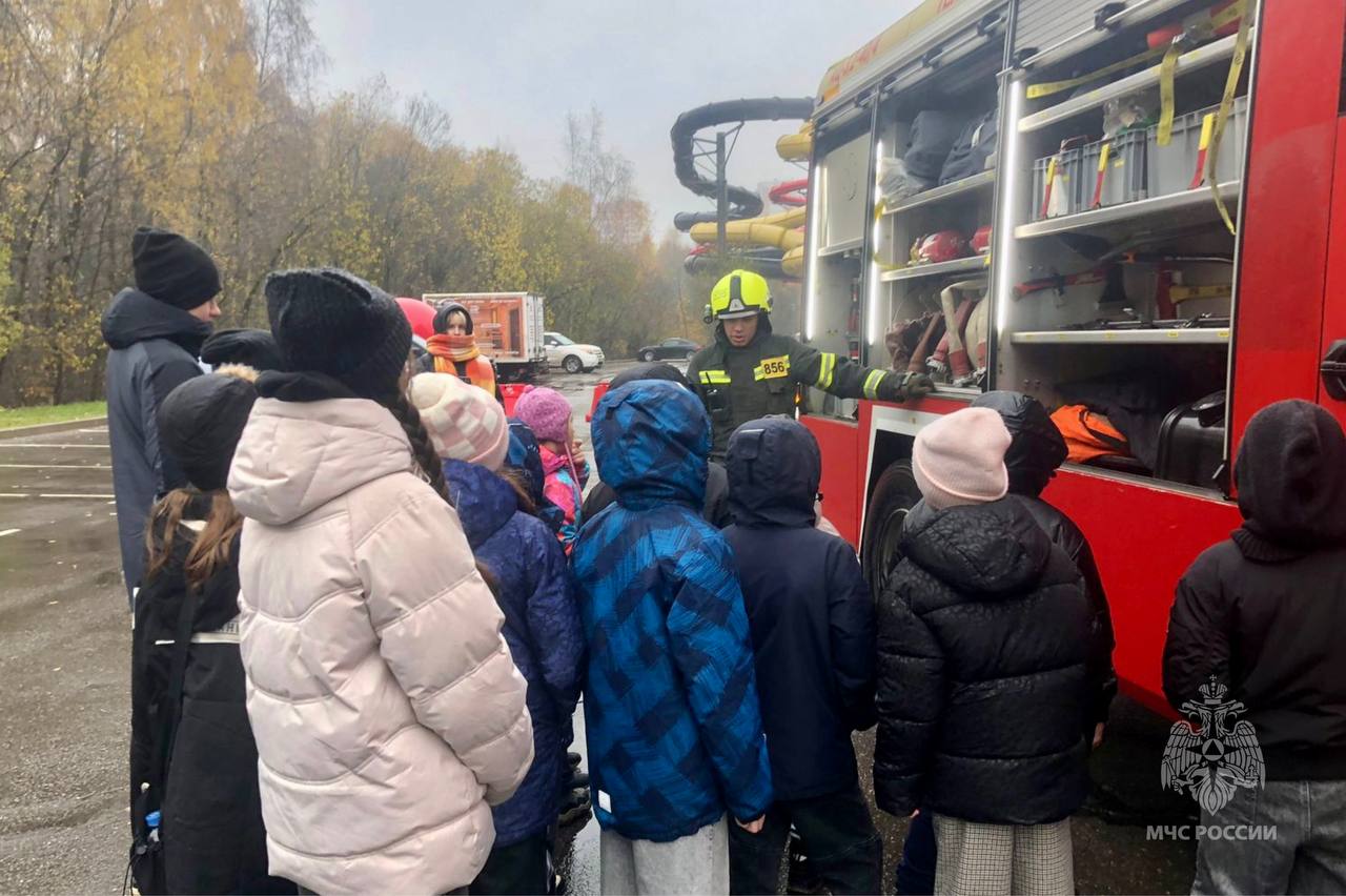 Каникулы без происшествий. В период школьных каникул сотрудники МЧС России профилактическую работу, проводя уроки безопасности в общеобразовательных учреждениях столицы Каникулы без происшествий. В период школьных каникул сотрудники МЧС России профилактическую работу, проводя уроки безопасности в общеобразовательных учреждениях столицы