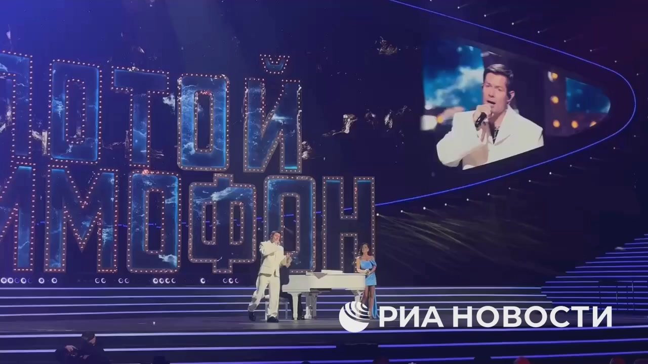 Киркоров, Антонов, Лолита, Гагарина и другие звезды отечественной эстрады исполнили свои хиты на юбилейном "Золотом граммофоне", передает корреспондент РИА Новости