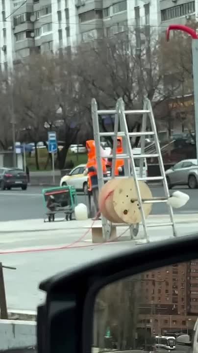 Ребят, это не Патриаршие, а один из спальных районов