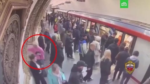 В Москве задержали 22-летнего парня, который распылил перцовку на станции метро «Киевская»