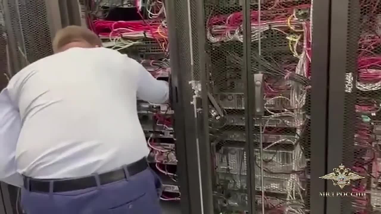 Опасный сервис: МВД "уронило" крупнейшего Telegram-бота с личными данными россиян