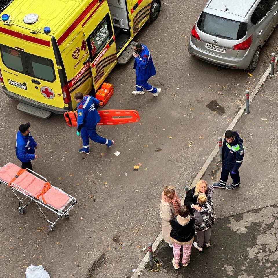 Лифт с пассажиркой сорвался с 12-го этажа дома на юго-западе Москвы