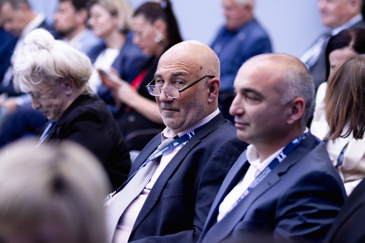 Первые итоги программы «Земский работник» подвели на юбилейном форуме ОП РФ «Сообщество» в Москве Первые итоги программы «Земский работник» подвели на юбилейном форуме ОП РФ «Сообщество» в Москве