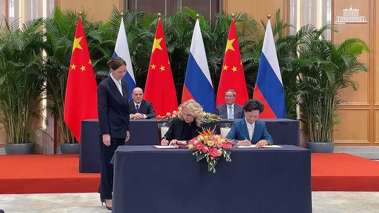 В Ханчжоу состоялась 30-я регулярная встреча глав правительств России и Китая, в ходе которой Председатель Правительства России Михаил Мишустин и Премьер Госсовета КНР Ли Цян обсудили весь комплекс двусторонних отношений и...