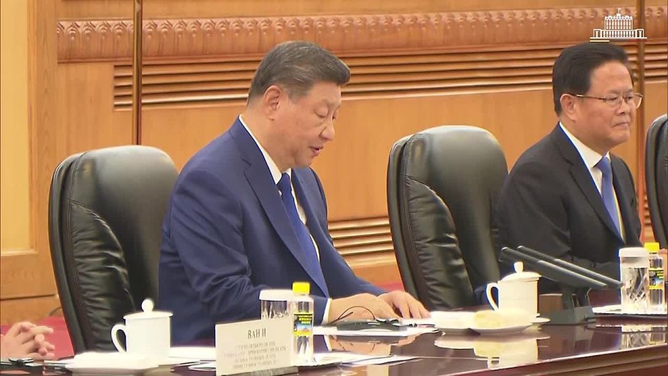 В Пекине, в Доме народных собраний, состоялась официальная встреча Председателя Китайской Народной Республики Си Цзиньпина с Председателем Правительства Российской Федерации Михаилом Мишустиным