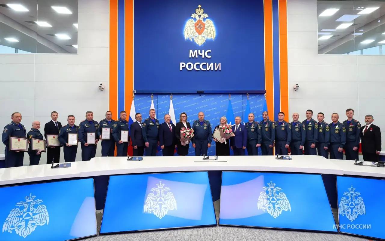 «Готовы к любым трудностям»: глава МЧС России вручил государственные награды личному составу «Готовы к любым трудностям»: глава МЧС России вручил государственные награды личному составу