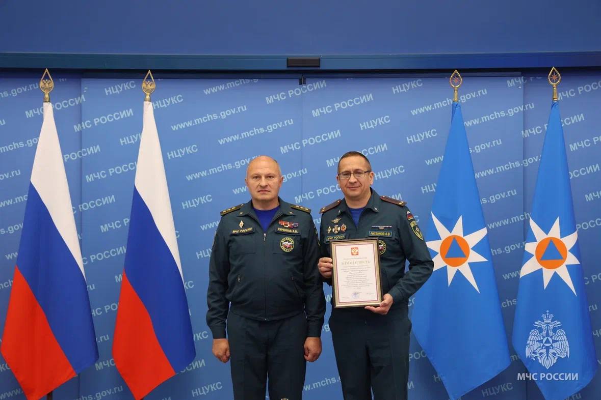 «Готовы к любым трудностям»: глава МЧС России вручил государственные награды личному составу