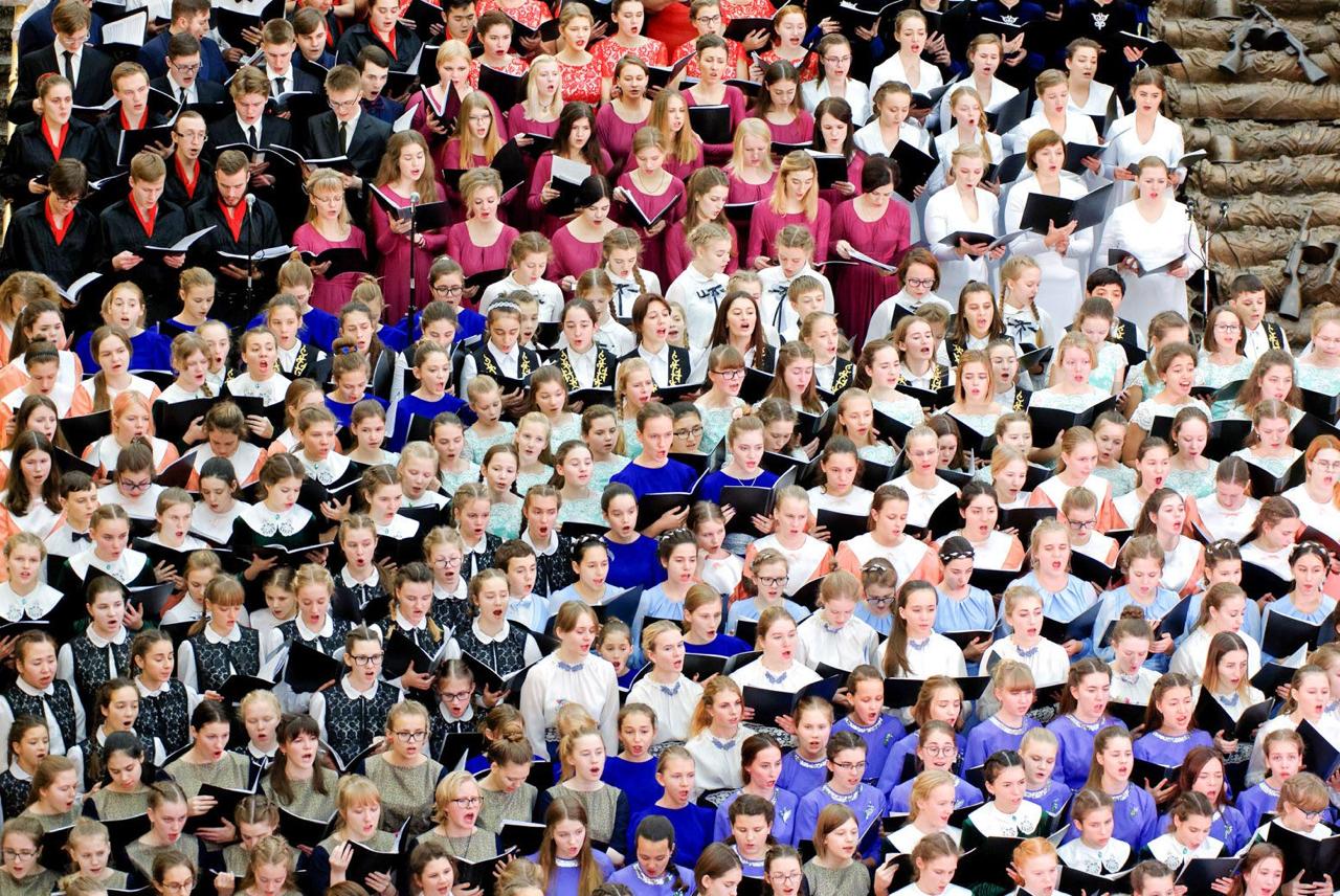 Большой сводный хор московских школьников — это самый массовый по числу участников музыкальный коллектив столицы Большой сводный хор московских школьников — это самый массовый по числу участников музыкальный коллектив столицы