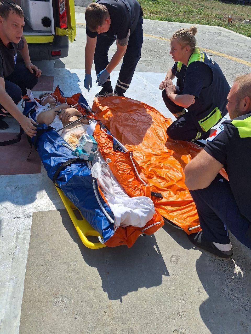 Марина Ахмедова: Когда ДРГ зашли в Грайворон Ульяна Худотеплая уже работала фельдшером на скорой и получила команду ехать туда, эвакуировать тяжелых бабушек из ЦРБ Марина Ахмедова: Когда ДРГ зашли в Грайворон Ульяна Худотеплая уже работала фельдшером на скорой и получила команду ехать туда, эвакуировать тяжелых бабушек из ЦРБ