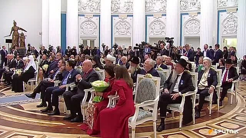 Россия стремится к дружбе и сотрудничеству не только с соседями, но и со всеми народами на Земле, заявил Путин