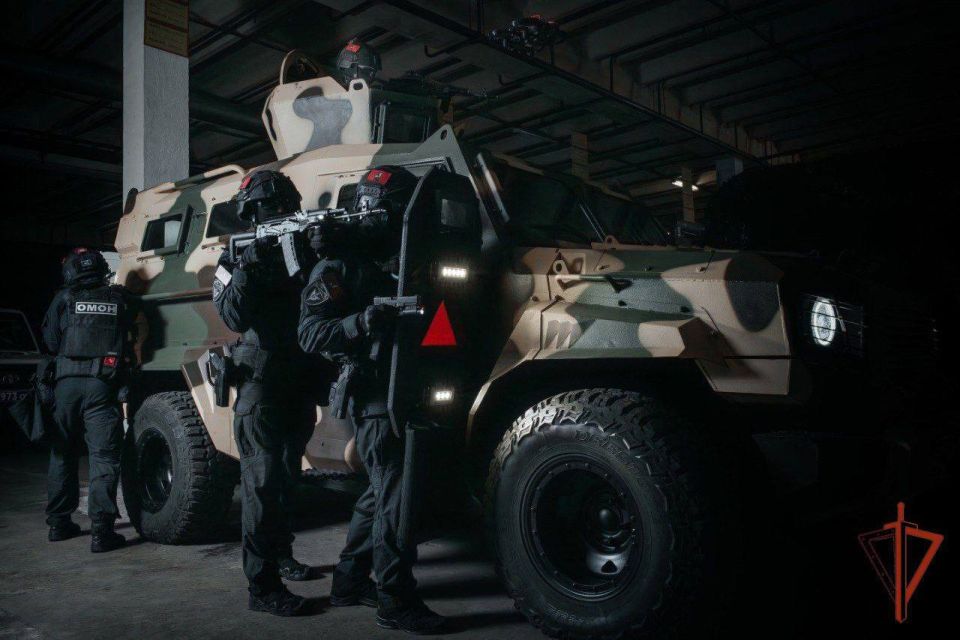 А это уже кадры с очередным бронеавтомобилем Cobra-LAMV 4x4 производства канадско-эмиратской компании Streit Group уже на вооружении бойцов ОМОН "Авангард" Главного управления Росгвардии по г. Москве