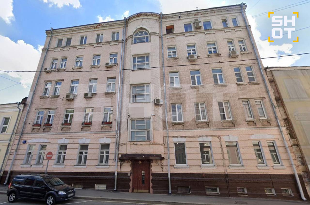 Уехавший из России звезда сериала «Кухня» Дмитрий Назаров оставил в России комнату в квартире, куда планирует вернуться из длительной эмиграции Уехавший из России звезда сериала «Кухня» Дмитрий Назаров оставил в России комнату в квартире, куда планирует вернуться из длительной эмиграции