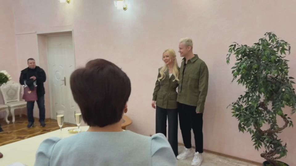 Она сказала «да»! В Донецке певец SHAMAN и российская общественная деятельница Екатерина Мизулина расписались в ЗАГСе