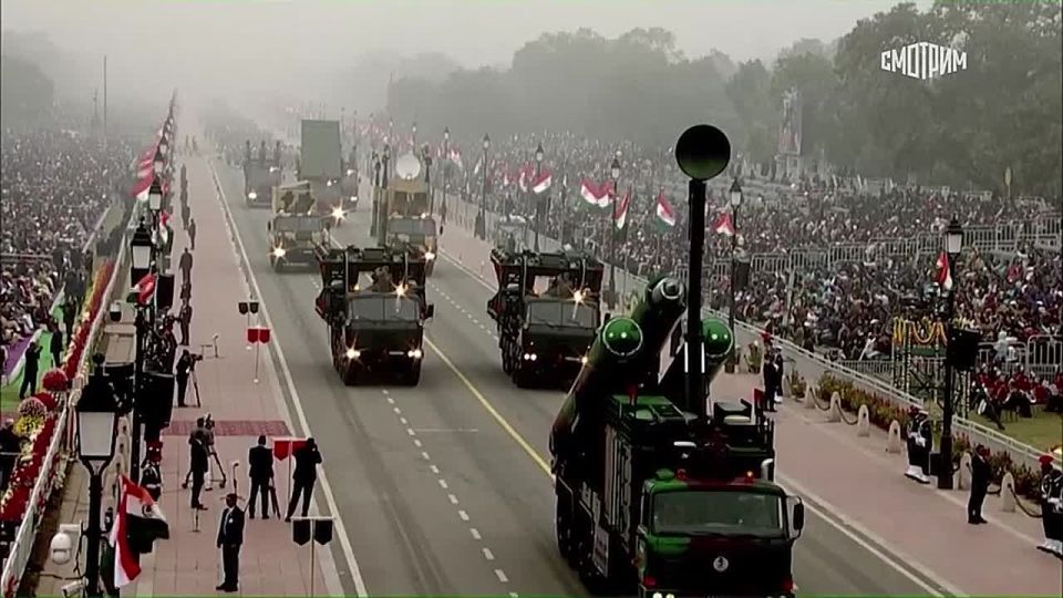 Москва и Нью-Дели обсуждает новые проекты в области военно-технического сотрудничества, сообщил в интервью "России 24" посол РФ чрезвычайный и полномочный посол РФ в Индии Денис Алипов