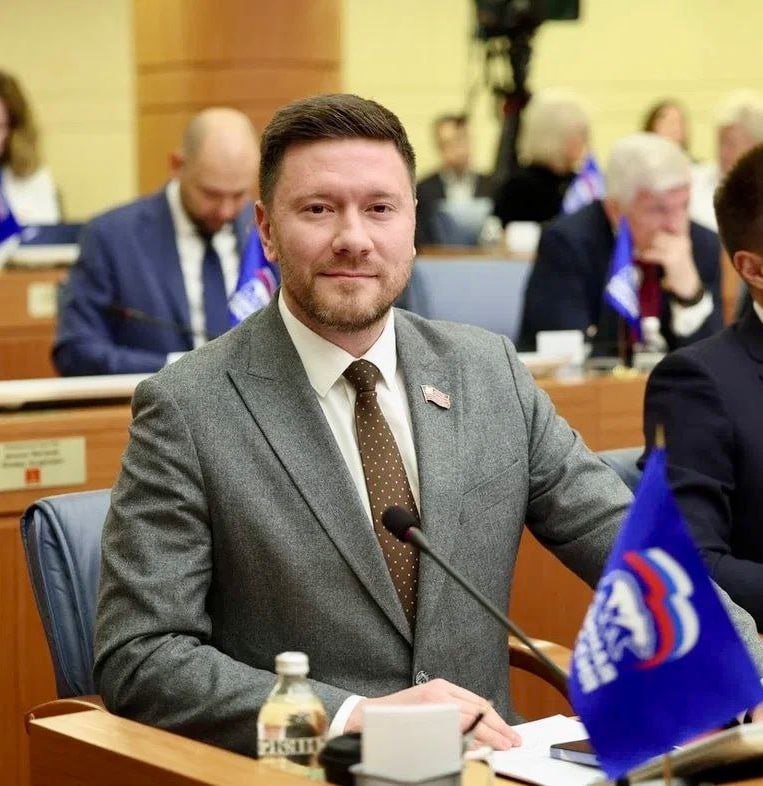 Председатель комиссии МГД по государственному строительству и местному самоуправлению Александр Козлов (фракция партии «Единая Россия») напомнил, что до завершения приема заявок на 3-й Всероссийский конкурс «Лучший дом....